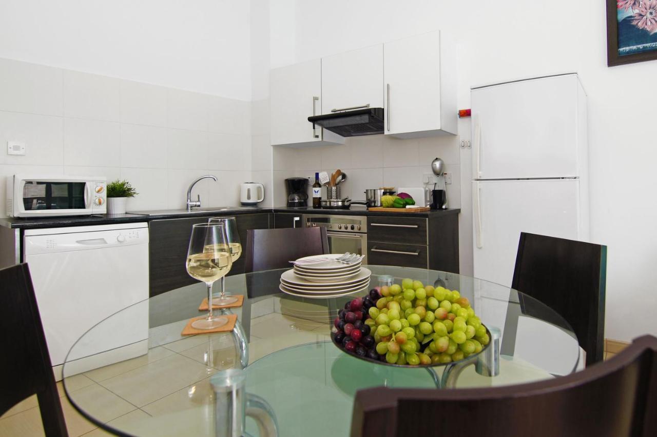 Diana - Coralli Beachfront Apartment Protaras Exterior foto
